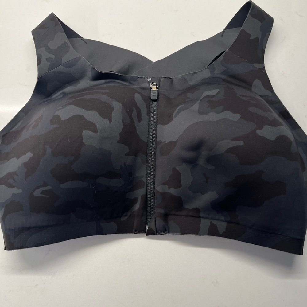 Lululemon Enlite Bra *Zip Front 36DD Camouflage